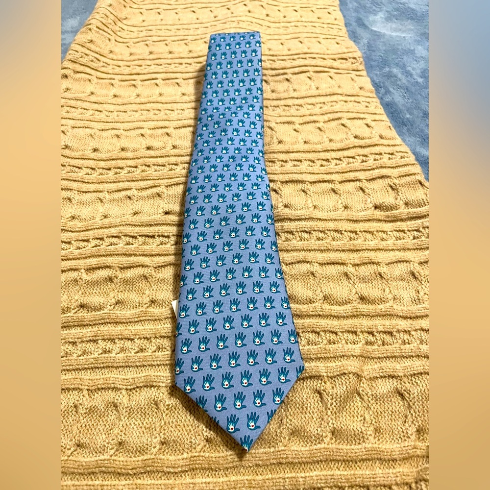 VINEYARD VINES Blue Helping Hands custom tie NWT